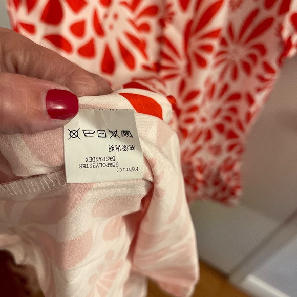 Plus size red and white floral dress with belt size 3xl - Picture 7 of 7